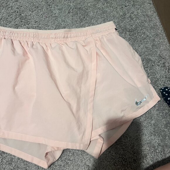 Nike medium pink shorts/skort - Picture 2 of 7